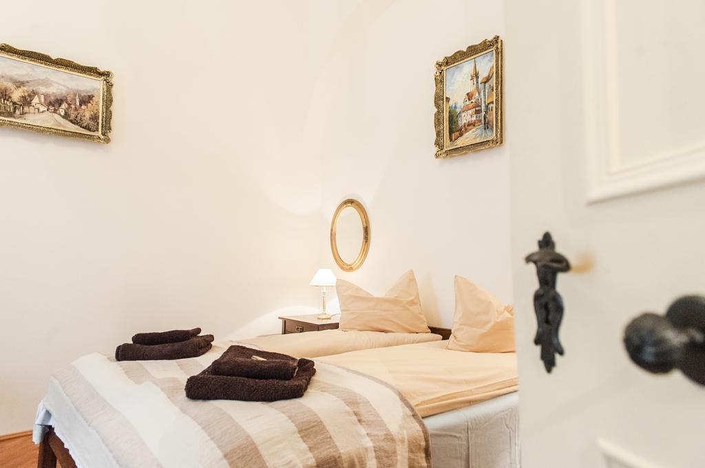 Brukenthal Central Apartments Сібіу Номер фото