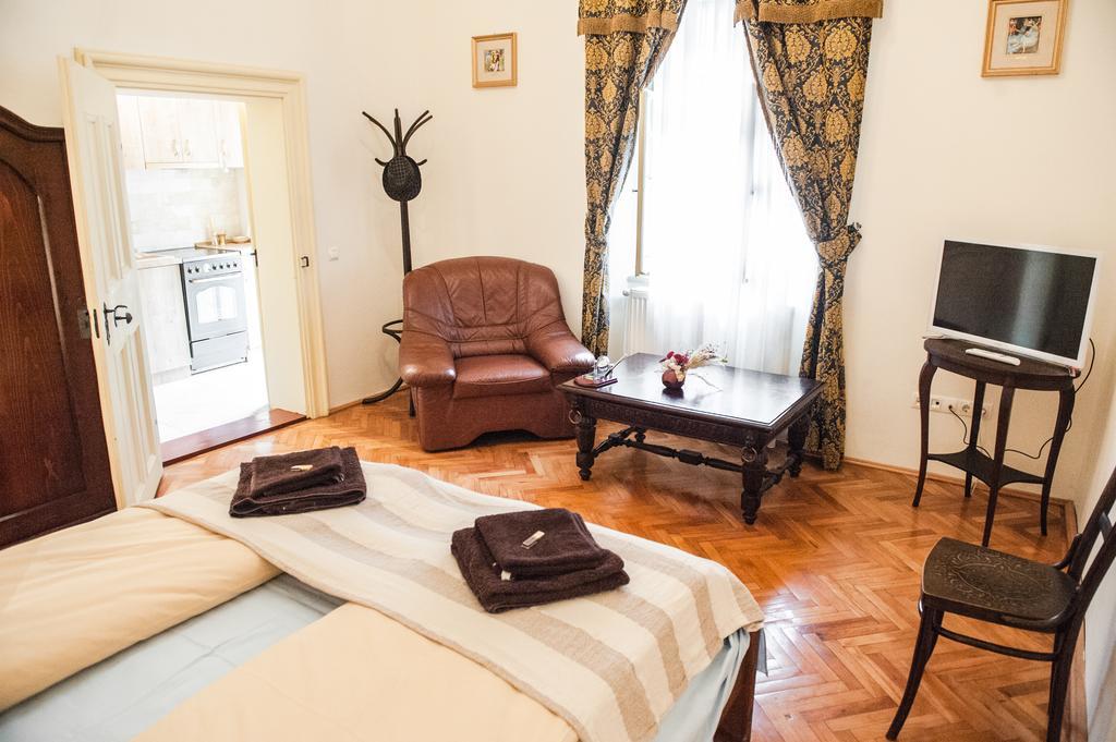 Brukenthal Central Apartments Сібіу Номер фото